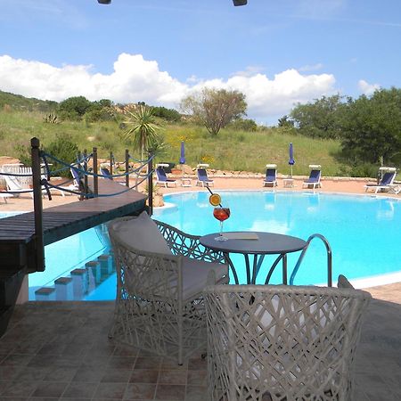 Relais Fenicottero Rosa Guest House Porto Taverna Luaran gambar