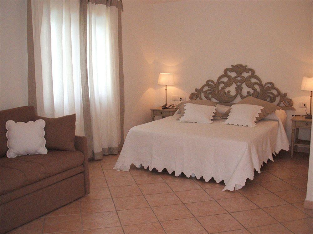Relais Fenicottero Rosa Guest House Porto Taverna Luaran gambar