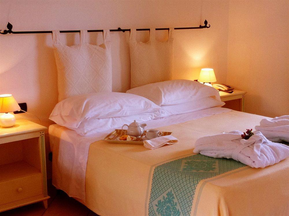 Relais Fenicottero Rosa Guest House Porto Taverna Luaran gambar