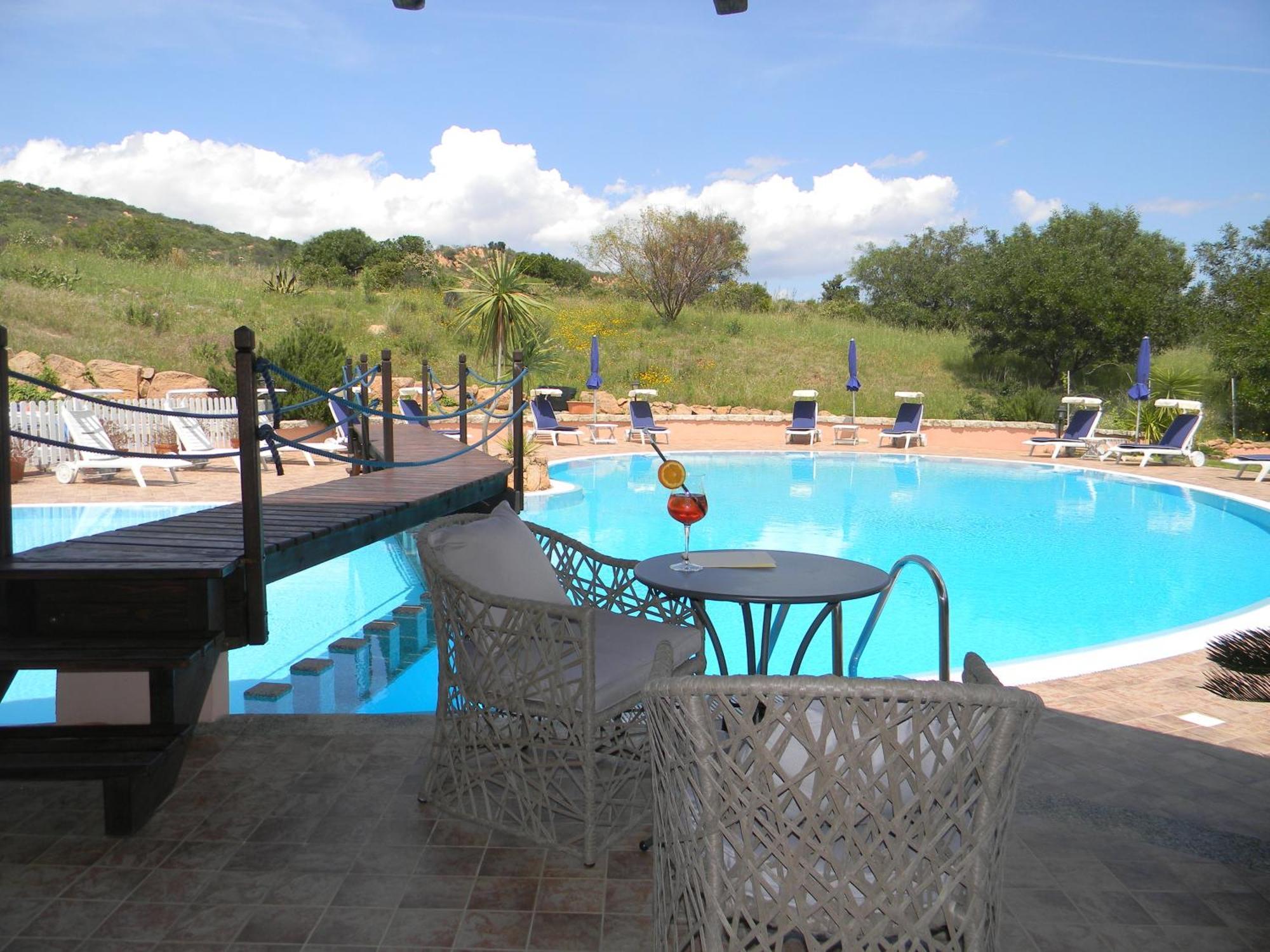 Relais Fenicottero Rosa Guest House Porto Taverna Luaran gambar