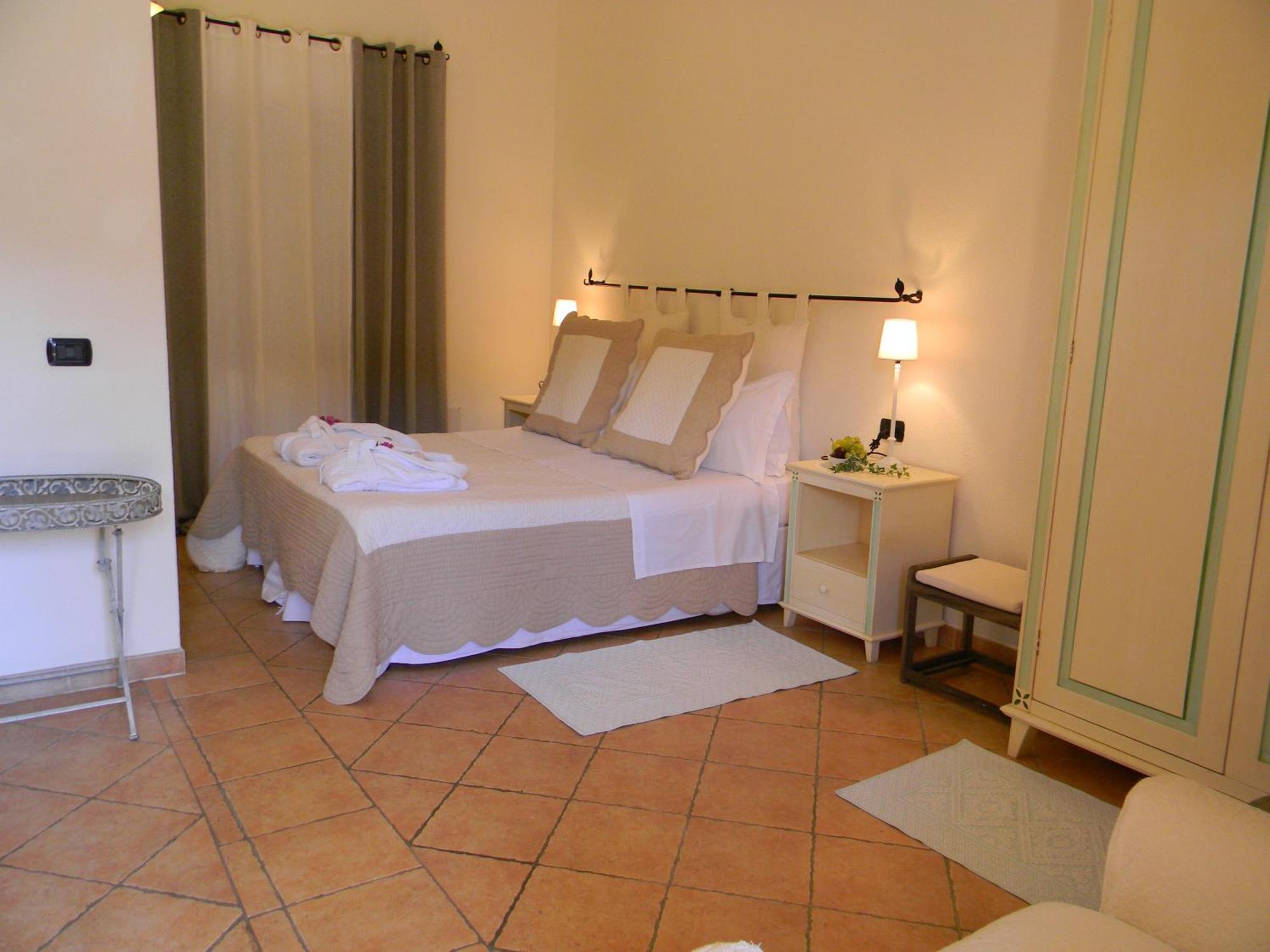 Relais Fenicottero Rosa Guest House Porto Taverna Bilik gambar