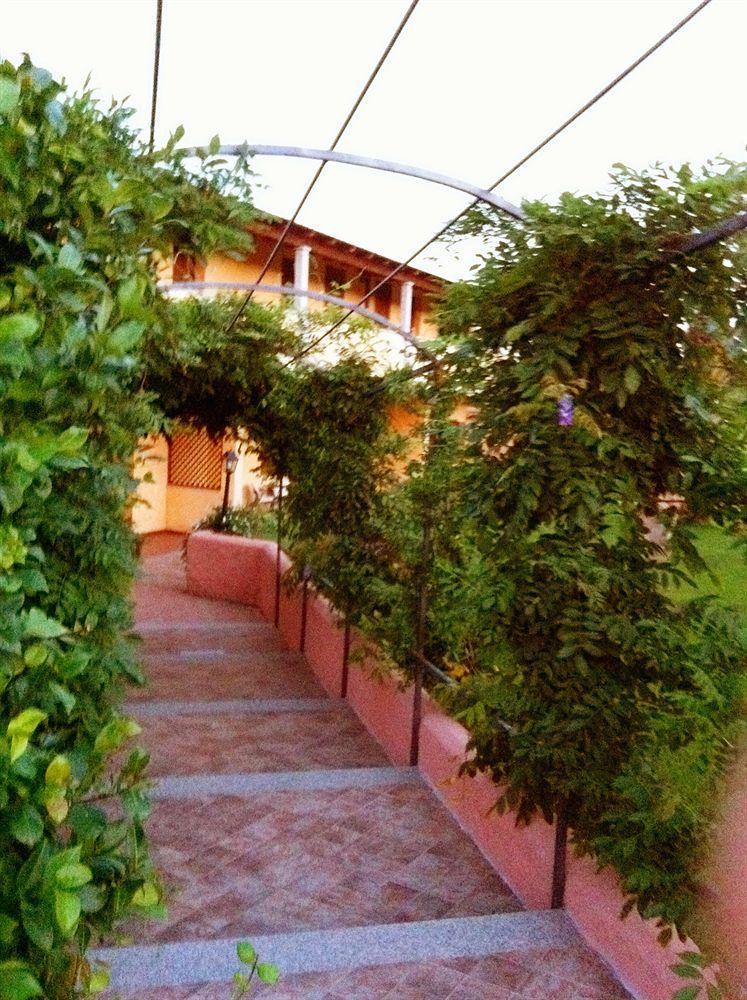 Relais Fenicottero Rosa Guest House Porto Taverna Luaran gambar