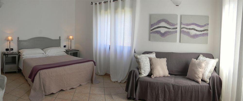 Relais Fenicottero Rosa Guest House Porto Taverna Luaran gambar