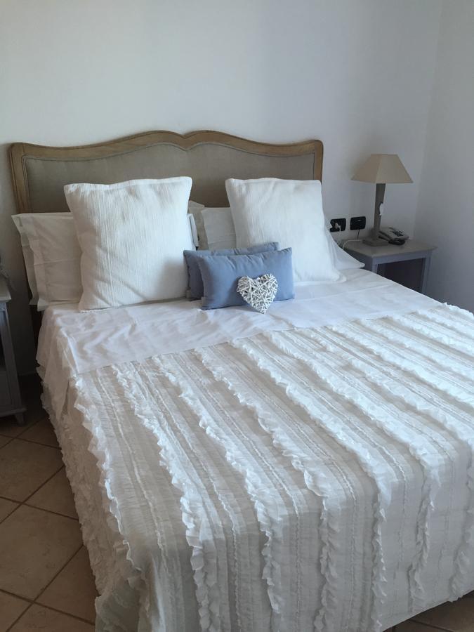 Relais Fenicottero Rosa Guest House Porto Taverna Luaran gambar