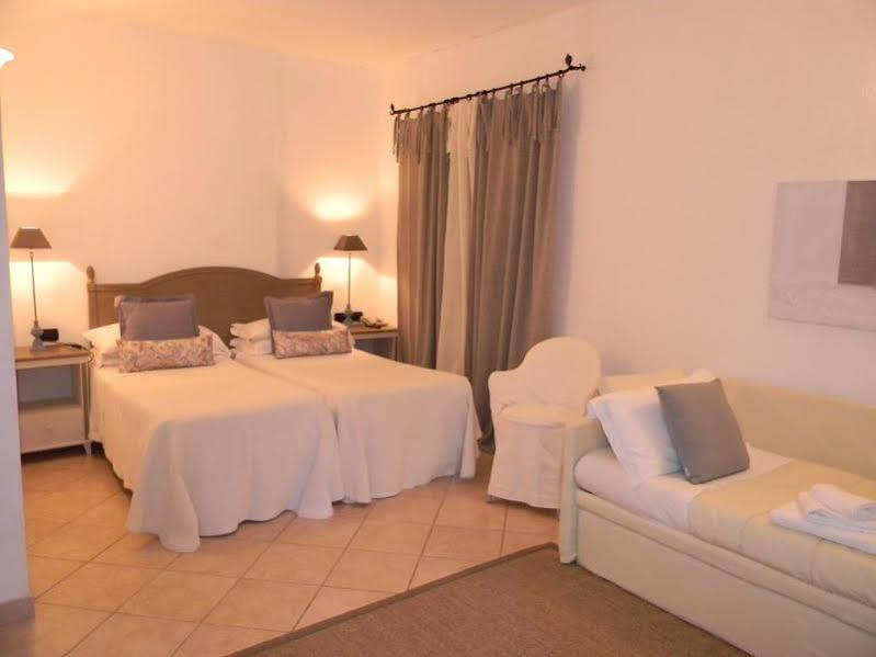 Relais Fenicottero Rosa Guest House Porto Taverna Luaran gambar