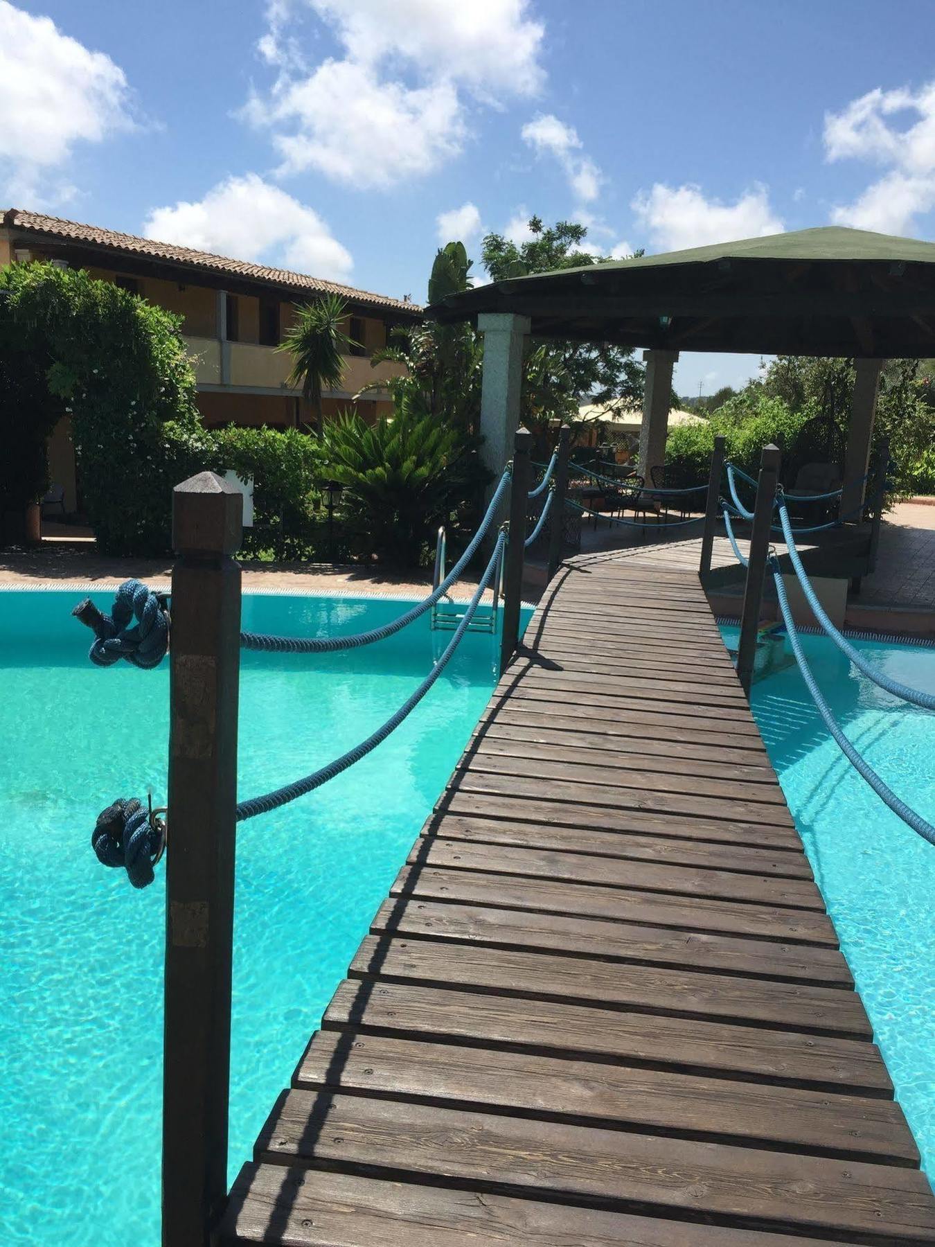 Relais Fenicottero Rosa Guest House Porto Taverna Luaran gambar