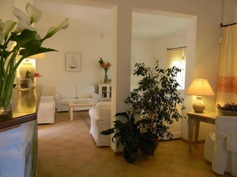 Relais Fenicottero Rosa Guest House Porto Taverna Luaran gambar