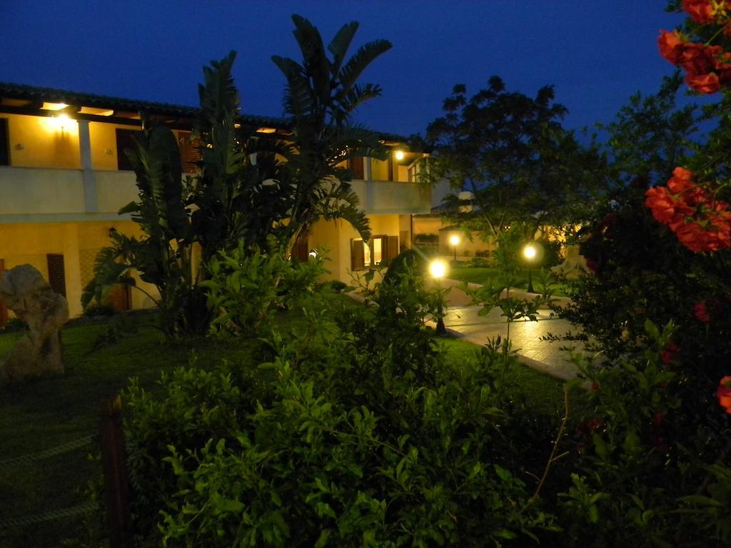 Relais Fenicottero Rosa Guest House Porto Taverna Luaran gambar