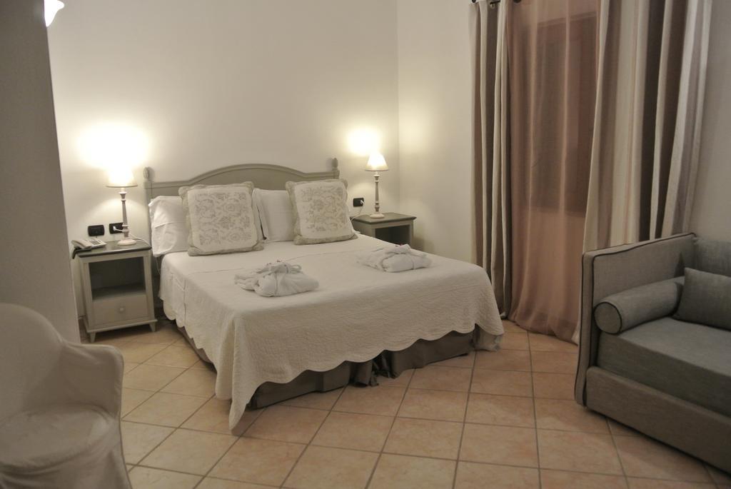 Relais Fenicottero Rosa Guest House Porto Taverna Luaran gambar